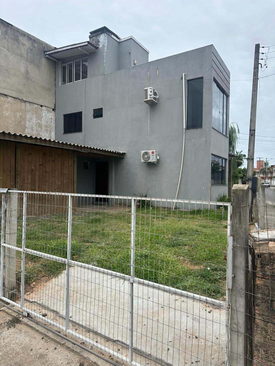 Sobrado Com Terraco E Area De Churrasqueira. Torres Exterior foto